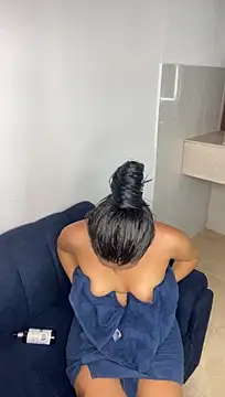 Lunaa_Cooperr - oil on my boobs + rub pussy 💦🫦