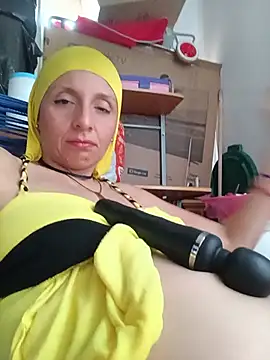Aafsha_ - Spit on boobies 🤤Pinching niplples 🤏🏻