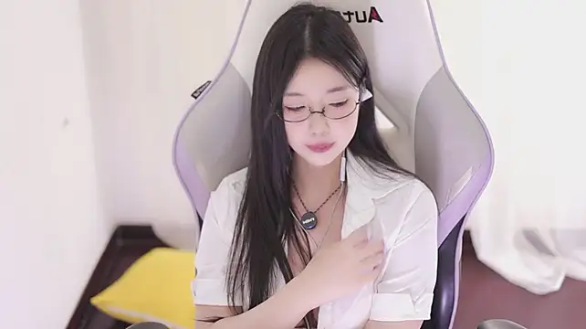 Kitty_baby77 - 完成任务 内裤含嘴里M腿5分钟 最后一个完成的控制黑牛5分钟