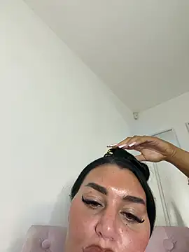 BIGBOOTYELLIEXXX - Shake ass no things flash pussy