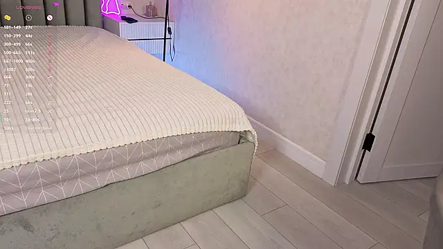 Bonnyfloweer - doggy teasing with my juicy ass!