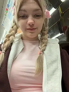 Elsawhere - pants down n slide hand in panties🍓