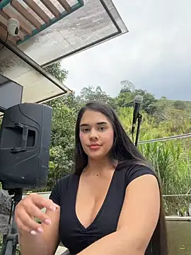 BellaLeclair_ - Tease with my top