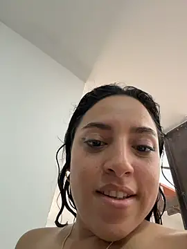 MeggyMae_ - Rub your pussy with water