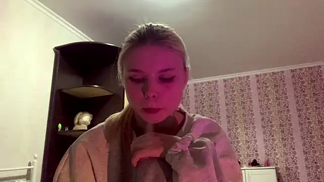 EdwinaDespres - hand bra