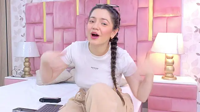 ArianaFranco - Show tongue and face closer 👅