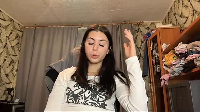 LilyMinimum - Eyes contact