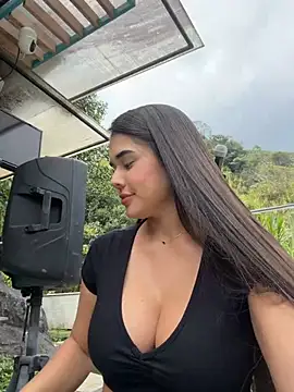 BellaLeclair_ - Tease with my top