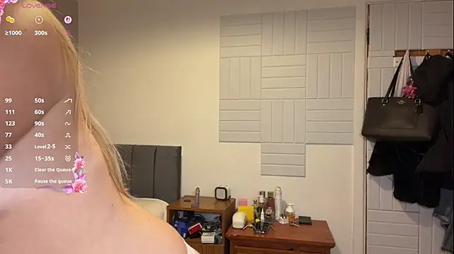 Dewlullaby - Lick the camera to show my tongue👅