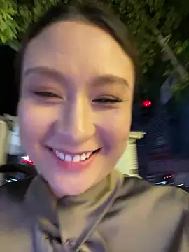 Xingchen-002 - 戶外露天、坐脸視角嘲喷⋯⋯