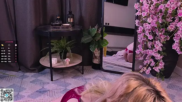 DorotiCasino - Spank me and make my butt sexy red