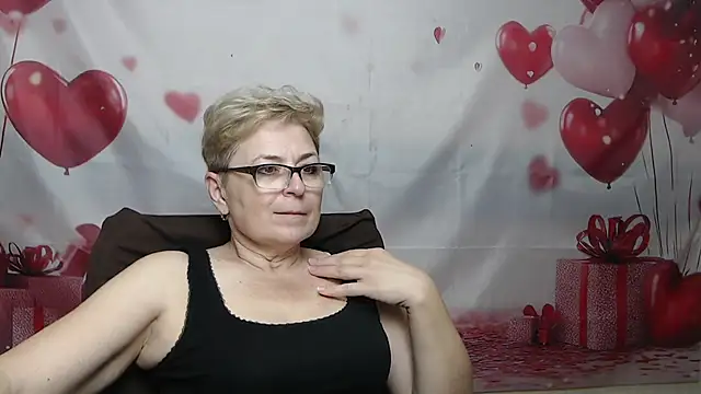 EmiliaGree - I will write your name on my chest 💄