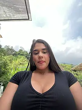 BellaLeclair_ - Squeeze tits