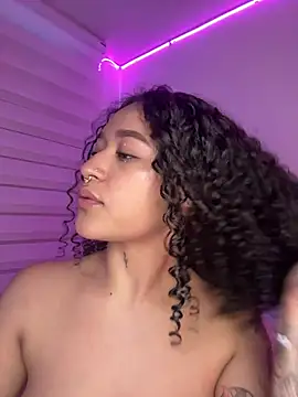 Crystal_dlun - flashing her breasts out the window 🥰😋