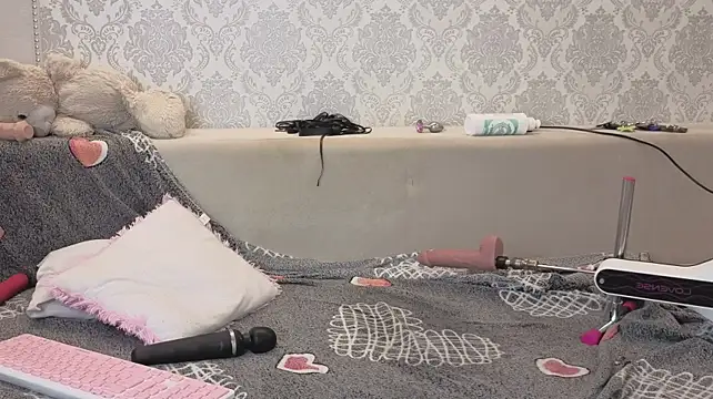 LesleyMil - gentle blowjob/control 2 min