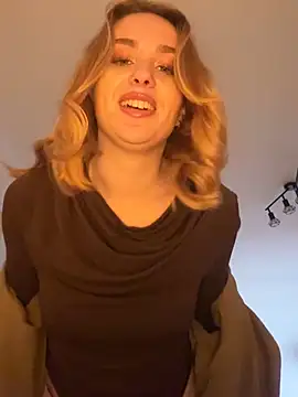 ChiaraVelvet - spit on your tits and slap x3 💦