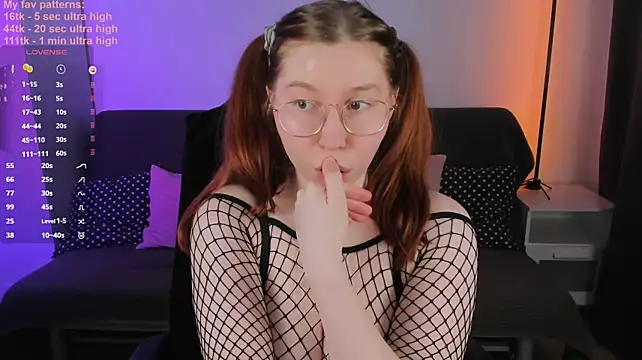 Alice_tenderly - make my butt cheeks red with spanks