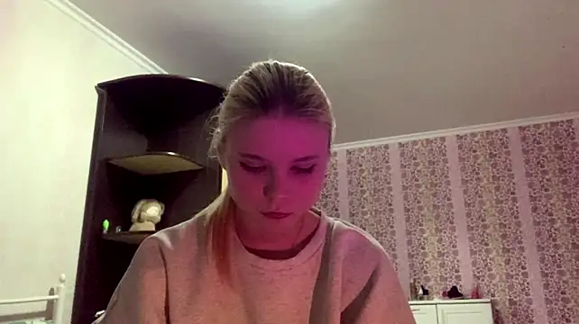 EdwinaDespres - hand bra