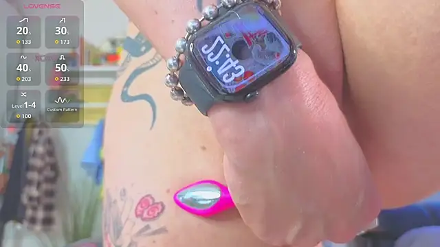 MaryStocks - stretch my pussy with 3 fingers!!