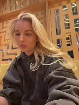 MauiBee - off hoodie