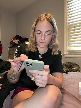 Jaseyrae - Flash pussy close to cam