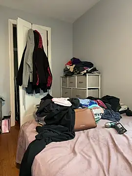 Jaseyrae - Flash pussy close to cam