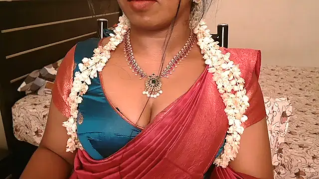 Dhiyapink - nude show