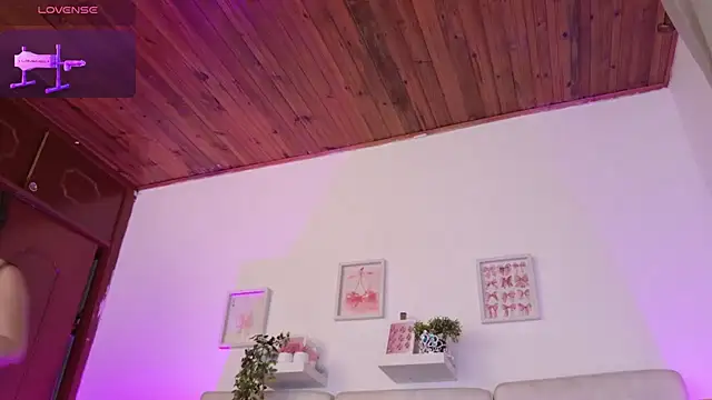 Malka_Burning - VIBRATOR IN ASS 💕