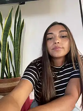 Vale_777_ - Play with my tits on your face