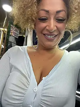 Katti_Barrera - Flash pussy +oil 😈