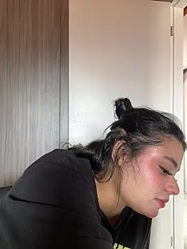 Alissonfernandez_ - Nana spanks her ass shh