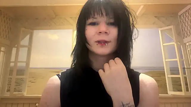 SusannaSalee - eyes close to camera