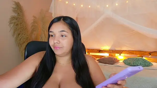 Miadancing - Spit boobs with oil + squeeze nipples