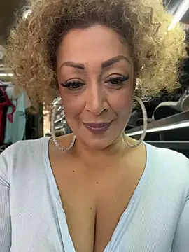 Katti_Barrera - Flash pussy +oil 😈