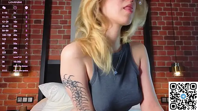 EvanWanless - Two fingers deep in my tight pussy