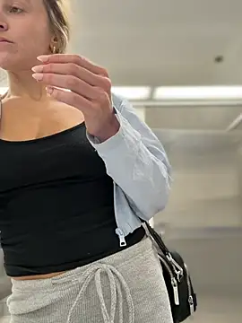 Lunagirl13 - Happy Sunday😻get my pussy wet 4 u😈💦