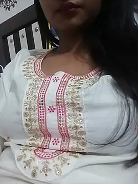 Avii5 - Showing boobs