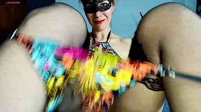 Aromaloveqq - spit boobs tease