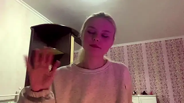 EdwinaDespres - hand bra