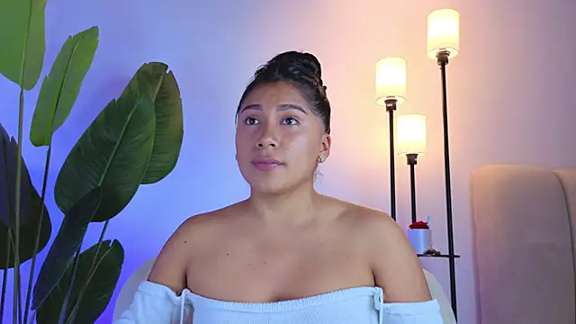 LinnaGardenia - vibrate my hot pussy