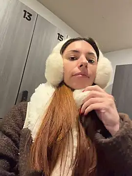 AmelieCrystal - run my fingers inside my tight pussy >_<