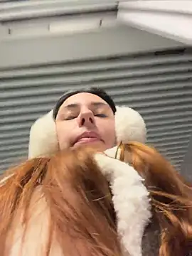 AmelieCrystal - run my fingers inside my tight pussy >_<