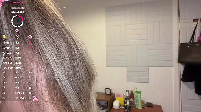 Dewlullaby - Show my ass close to cam 🍑
