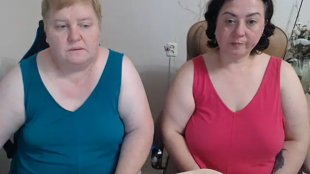 Lindy-Jeanie - lick boobs and lick pussy brunette))