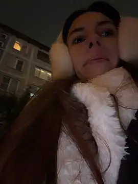 AmelieCrystal - run my fingers inside my tight pussy >_<