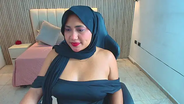 Maissa_nakier - spanking + oil show