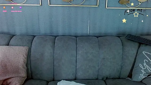 Laraa_jeean - 2 fingers in ass