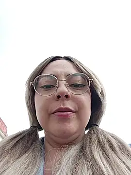 Bela-outdoor - Flash naughty nipple