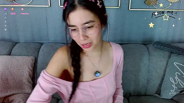 Laraa_jeean - 2 fingers in ass