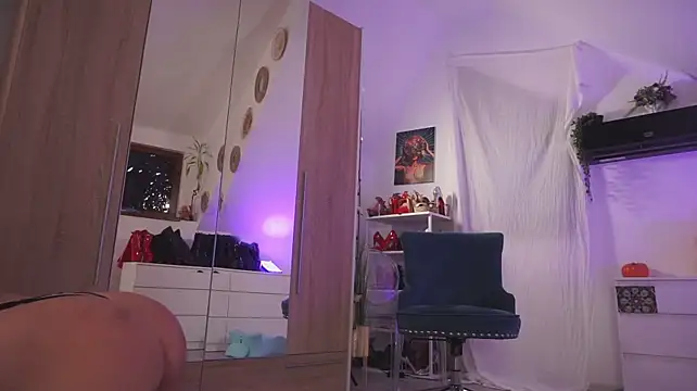 Amaliamour - Play with bare boobies